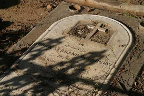 grave with cross 